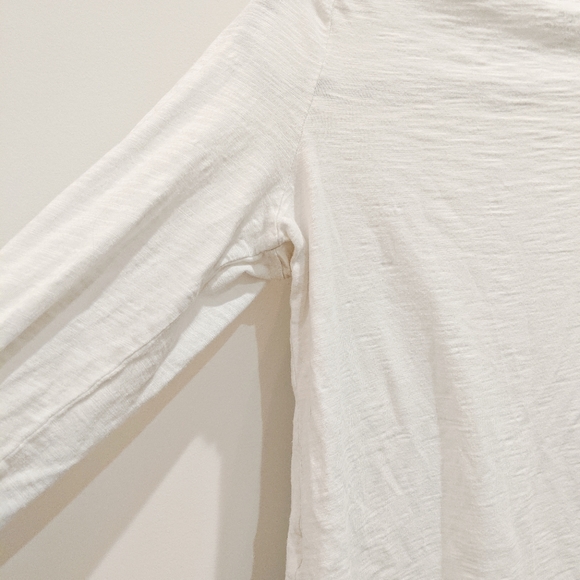 $$$ CHICO'S the ultimate tee white roll up sleeves - Picture 3 of 6